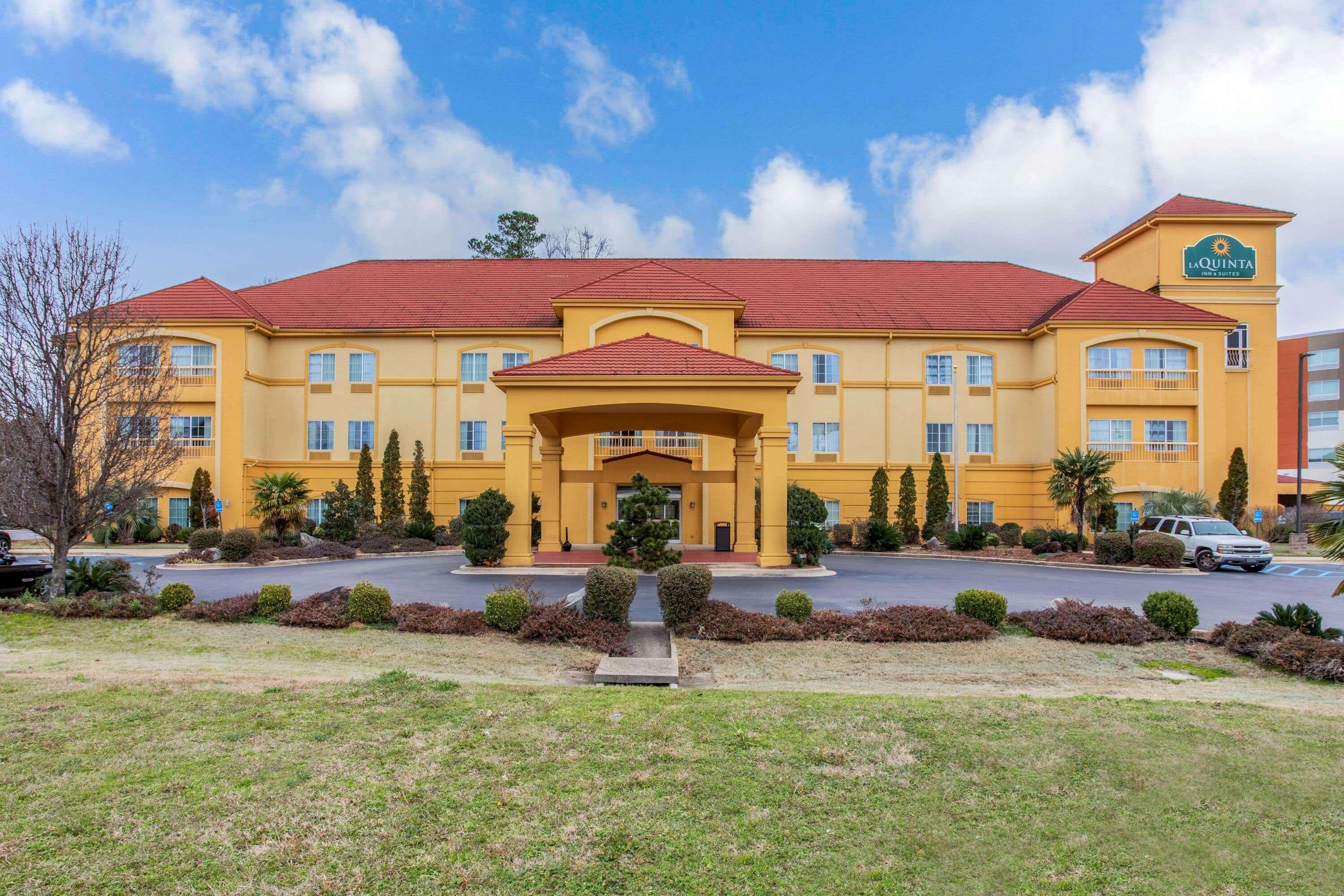 La Quinta Inn & Suites Fultondale Exterior photo
