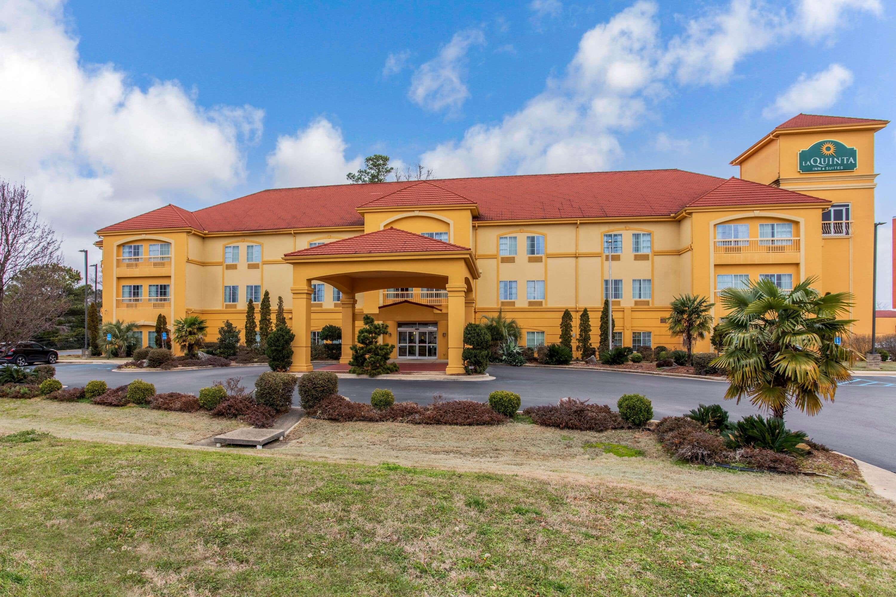 La Quinta Inn & Suites Fultondale Exterior photo