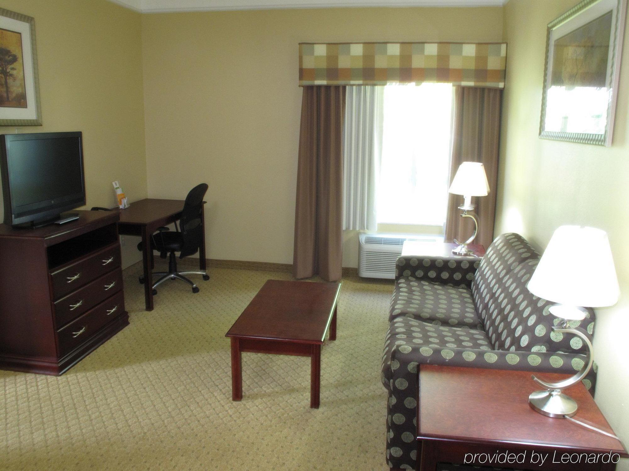 La Quinta Inn & Suites Fultondale Room photo